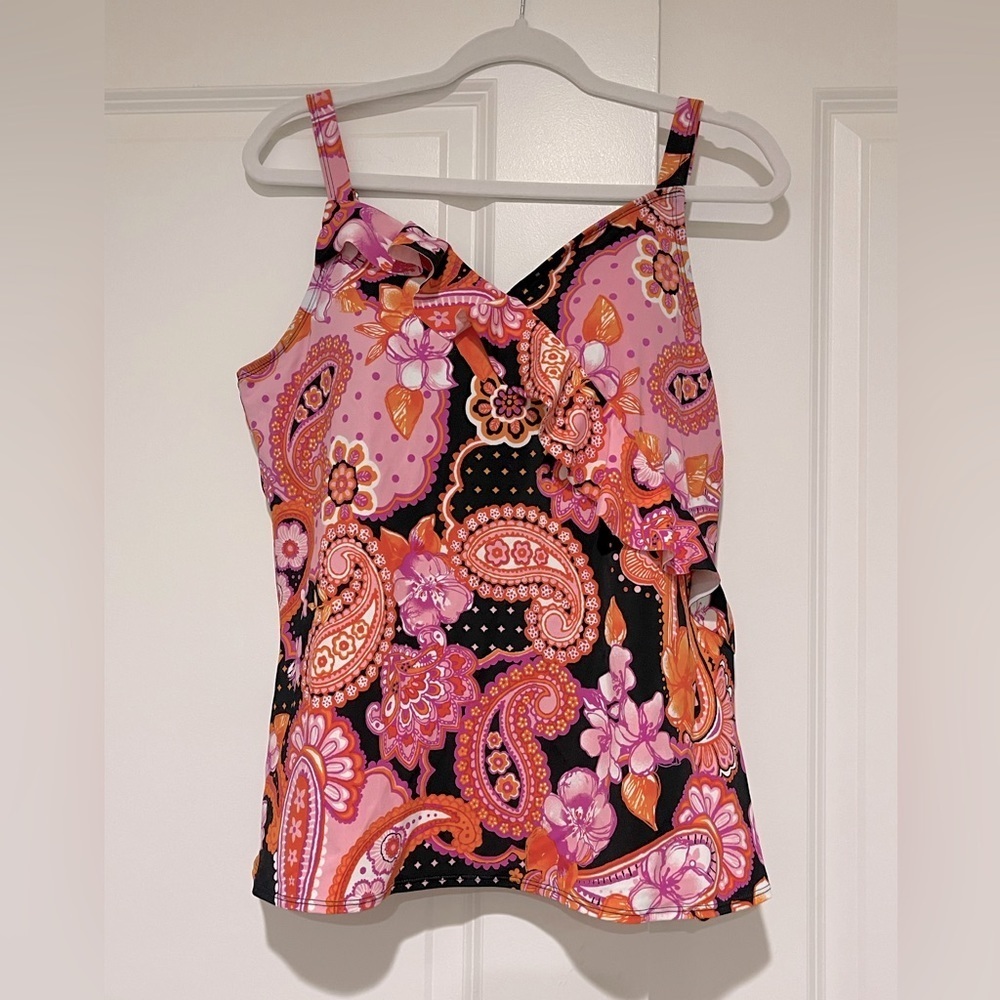 Never worn bathing suit top like new lined soft padded bra